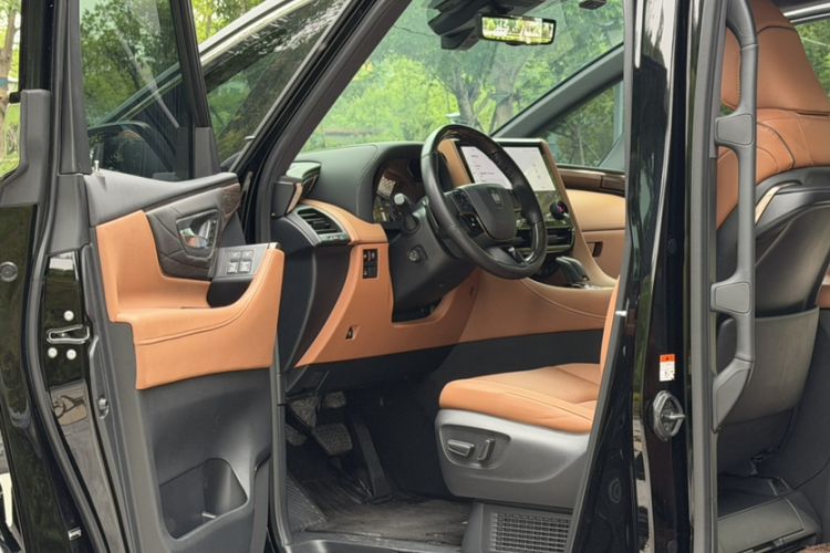 Used Toyota Vellfire 2024 Crown Dual-Engine 2.5L Ultimate Edition Interior 7