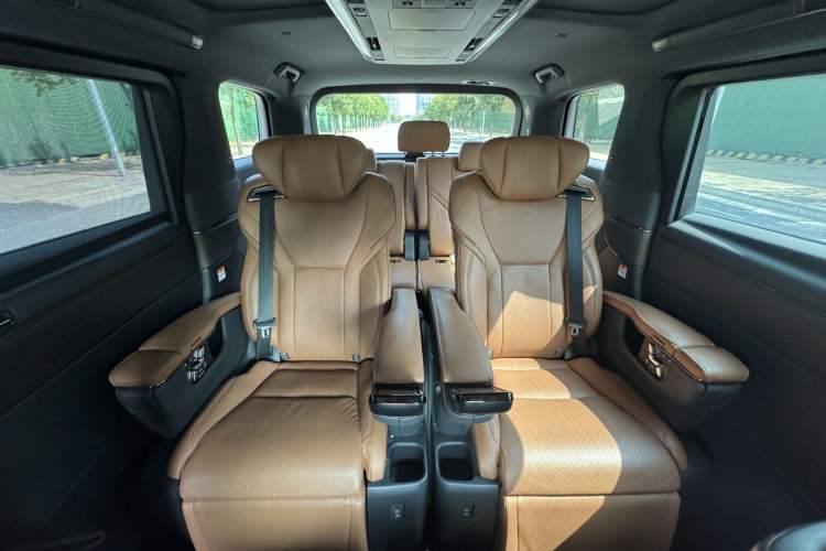 Used Toyota Vellfire 2024 Crown Dual-Engine 2.5L Supreme Executive Edition Interior 8