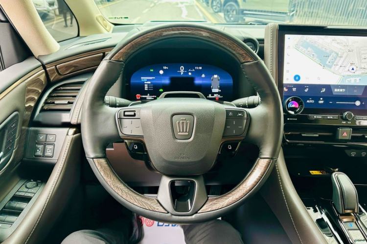 Used Toyota Vellfire 2024 Crown Dual-Engine 2.5L Ultimate Edition Interior 8