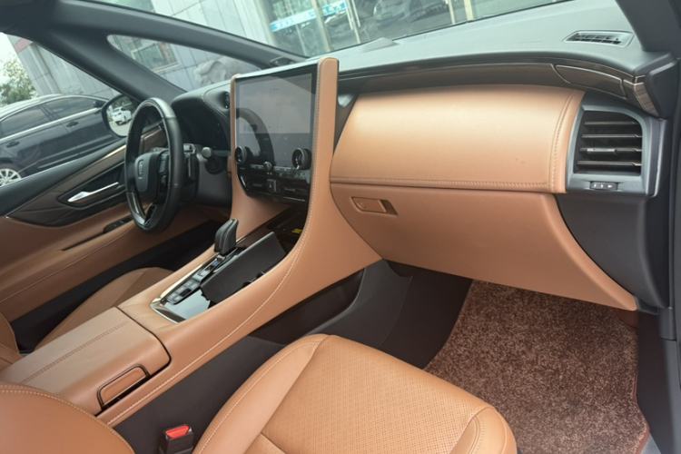 Used Toyota Vellfire 2024 Crown Dual-Engine 2.5L Supreme Executive Edition Interior 9