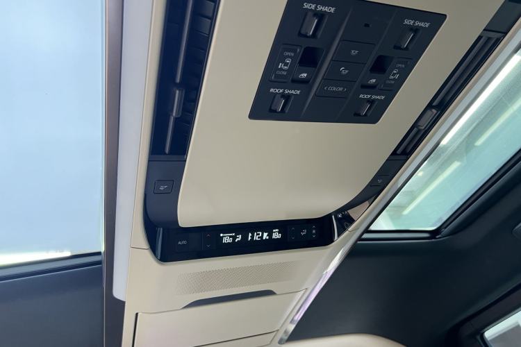 Used Toyota Vellfire 2024 Crown Dual-Engine 2.5L Ultimate Edition Interior 9