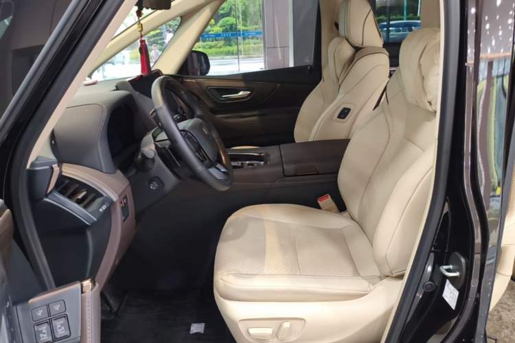 Used Toyota Vellfire 2024 Crown Dual-Engine 2.5L Supreme Executive Edition Left Front Seat