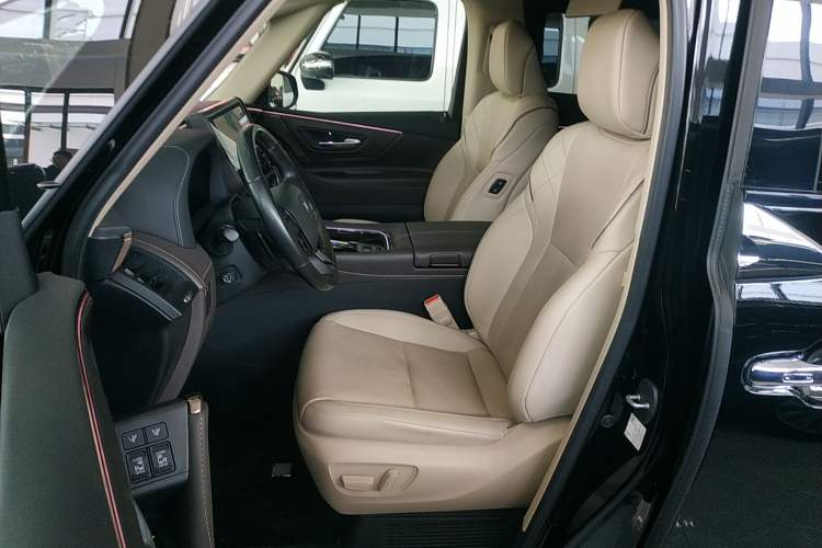 Used Toyota Vellfire 2024 Crown Dual-Engine 2.5L Ultimate Edition Left Front Seat