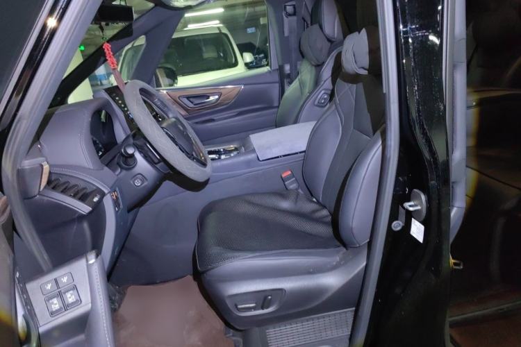 Used Toyota Vellfire 2024 Crown Dual-Engine 2.5L Supreme Executive Edition Left Front Seat