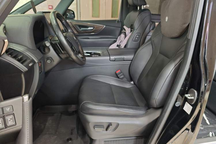Used Toyota Vellfire 2024 Crown Dual-Engine 2.5L Ultimate Edition Left Front Seat