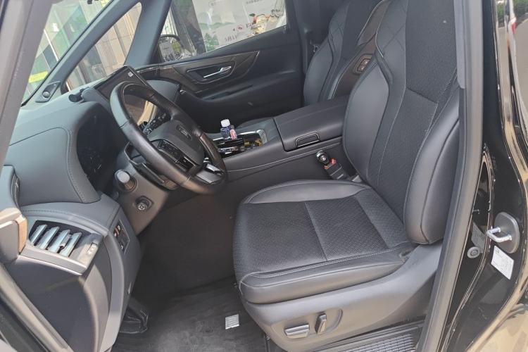 Used Toyota Vellfire 2024 Crown Dual-Engine 2.5L Supreme Executive Edition Left Front Seat