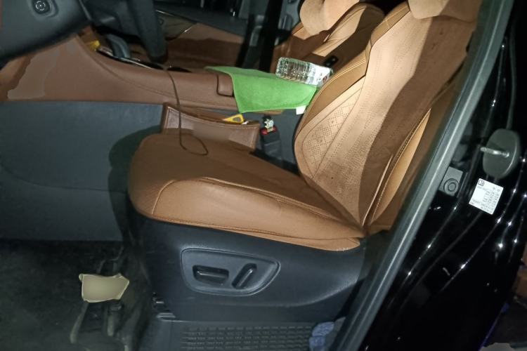 Used Toyota Vellfire 2024 Crown Dual-Engine 2.5L Supreme Executive Edition Left Front Seat