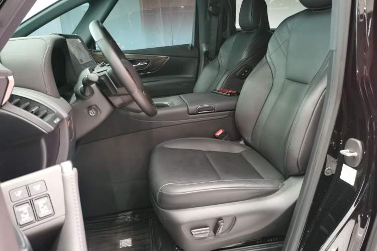 Used Toyota Vellfire 2024 Crown Dual-Engine 2.5L Supreme Executive Edition Left Front Seat
