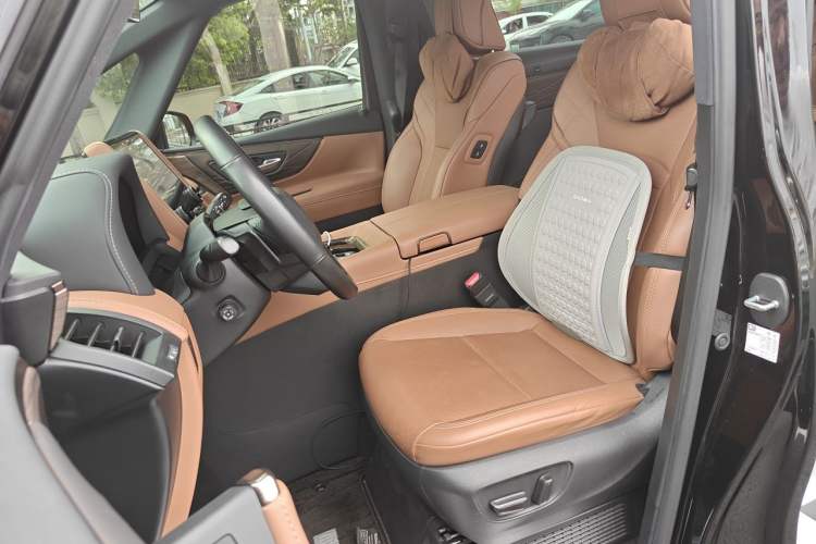 Used Toyota Vellfire 2024 Crown Dual-Engine 2.5L Ultimate Edition Left Front Seat