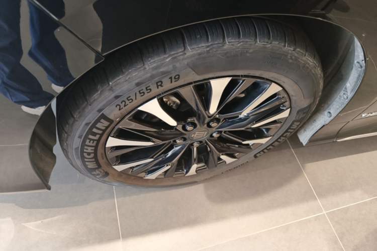 Used Toyota Vellfire 2024 Crown Dual-Engine 2.5L Supreme Executive Edition Left Front Wheel Hub
