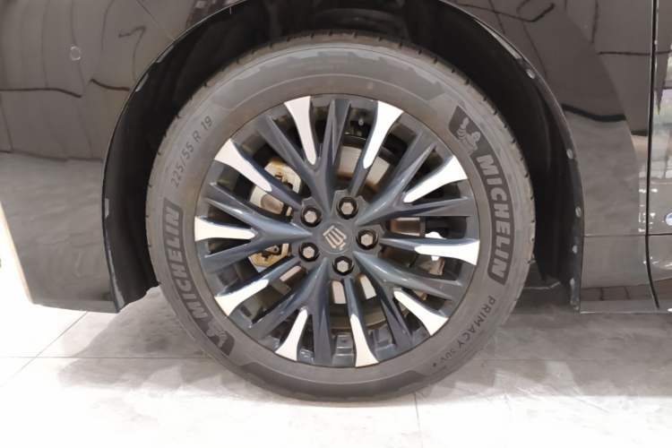 Used Toyota Vellfire 2024 Crown Dual-Engine 2.5L Supreme Executive Edition Left Front Wheel Hub