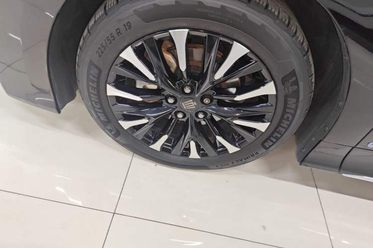 Used Toyota Vellfire 2024 Crown Dual-Engine 2.5L Ultimate Edition Left Front Wheel Hub