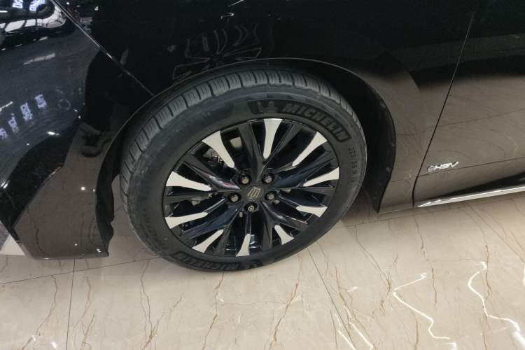 Used Toyota Vellfire 2024 Crown Dual-Engine 2.5L Supreme Executive Edition Left Front Wheel Hub