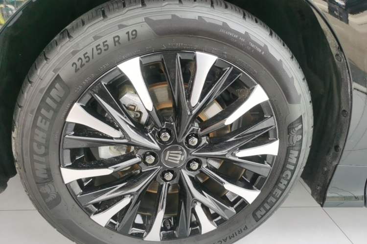 Used Toyota Vellfire 2024 Crown Dual-Engine 2.5L Ultimate Edition Left Front Wheel Hub