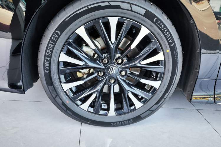 Used Toyota Vellfire 2024 Crown Dual-Engine 2.5L Ultimate Edition Left Front Wheel Hub