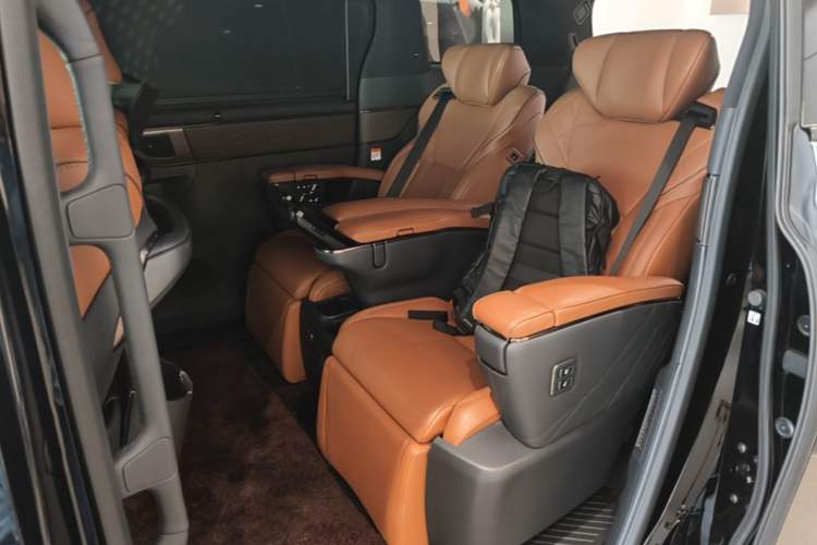 Used Toyota Vellfire 2024 Crown Dual-Engine 2.5L Supreme Executive Edition Left Rear Seat