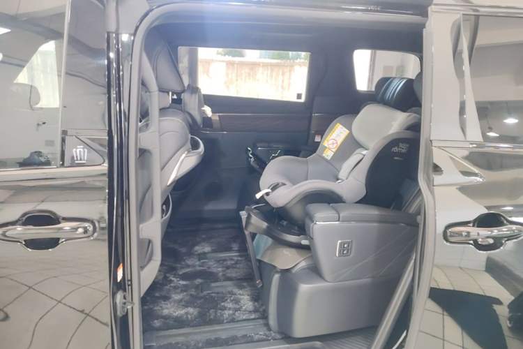 Used Toyota Vellfire 2024 Crown Dual-Engine 2.5L Ultimate Edition Left Rear Seat