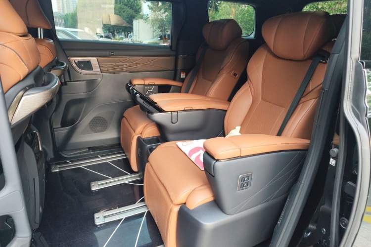 Used Toyota Vellfire 2024 Crown Dual-Engine 2.5L Ultimate Edition Left Rear Seat
