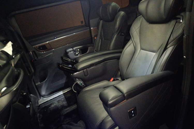 Used Toyota Vellfire 2024 Crown Dual-Engine 2.5L Ultimate Edition Left Rear Seat