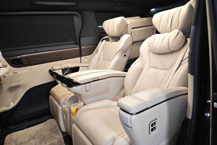 Used Toyota Vellfire 2024 Crown Dual-Engine 2.5L Supreme Executive Edition Left Rear Seat