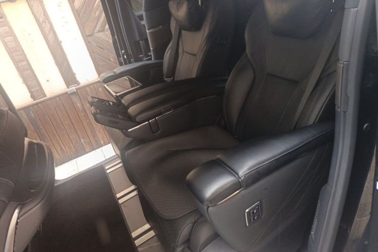 Used Toyota Vellfire 2024 Crown Dual-Engine 2.5L Supreme Executive Edition Left Rear Seat