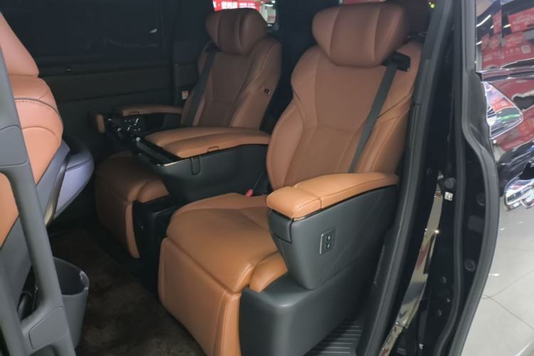 Used Toyota Vellfire 2024 Crown Dual-Engine 2.5L Supreme Executive Edition Left Rear Seat