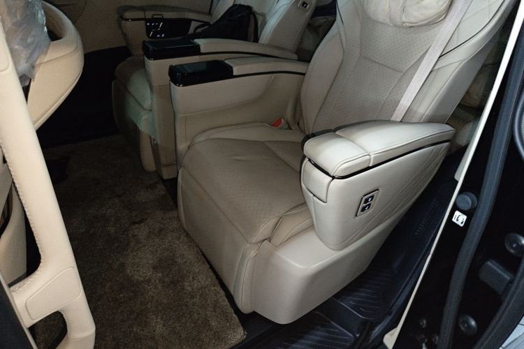 Used Toyota Vellfire 2024 Crown Dual-Engine 2.5L Ultimate Edition Left Rear Seat