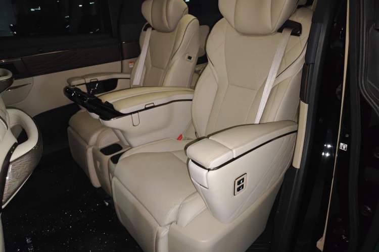 Used Toyota Vellfire 2024 Crown Dual-Engine 2.5L Supreme Executive Edition Left Rear Seat