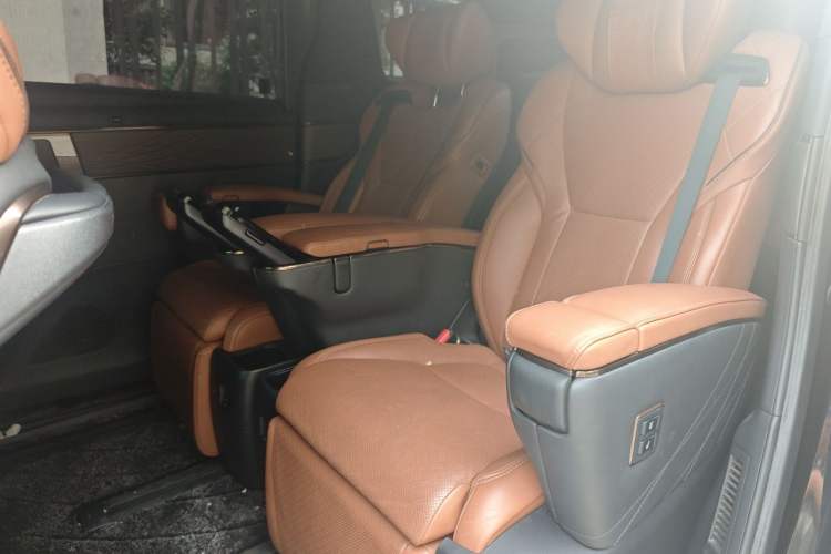 Used Toyota Vellfire 2024 Crown Dual-Engine 2.5L Ultimate Edition Left Rear Seat