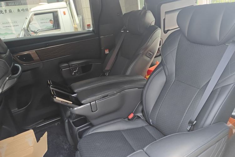 Used Toyota Vellfire 2024 Crown Dual-Engine 2.5L Supreme Executive Edition Left Rear Seat