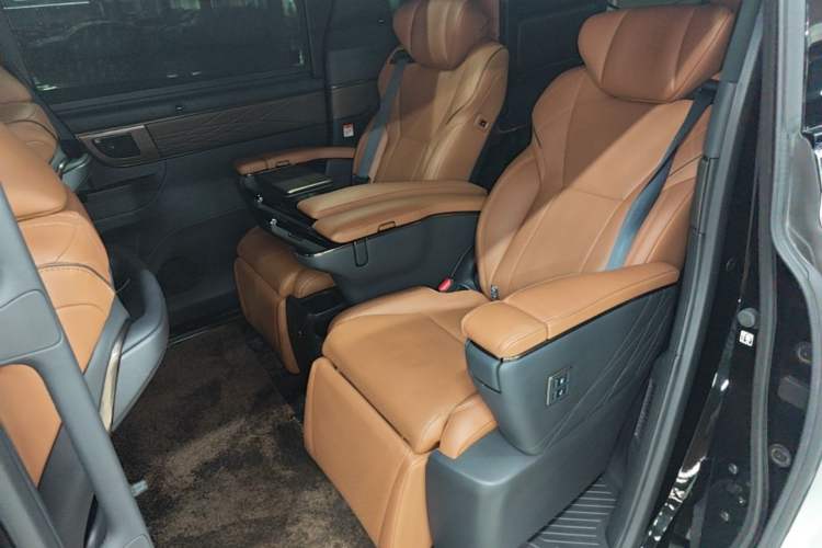 Used Toyota Vellfire 2024 Crown Dual-Engine 2.5L Ultimate Edition Left Rear Seat