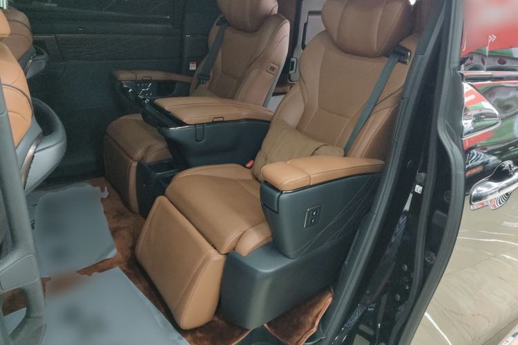 Used Toyota Vellfire 2024 Crown Dual-Engine 2.5L Supreme Executive Edition Left Rear Seat