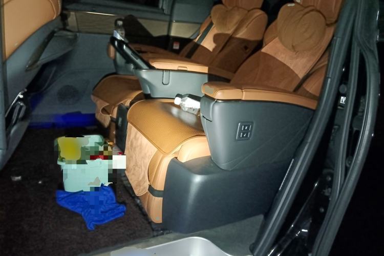 Used Toyota Vellfire 2024 Crown Dual-Engine 2.5L Supreme Executive Edition Left Rear Seat
