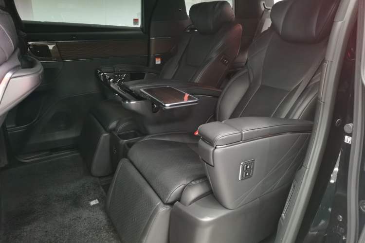 Used Toyota Vellfire 2024 Crown Dual-Engine 2.5L Supreme Executive Edition Left Rear Seat