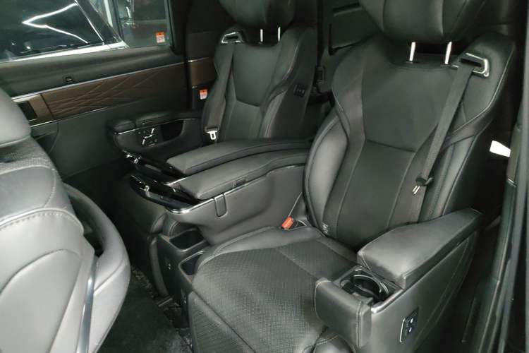 Used Toyota Vellfire 2024 Crown Dual-Engine 2.5L Ultimate Edition Left Rear Seat