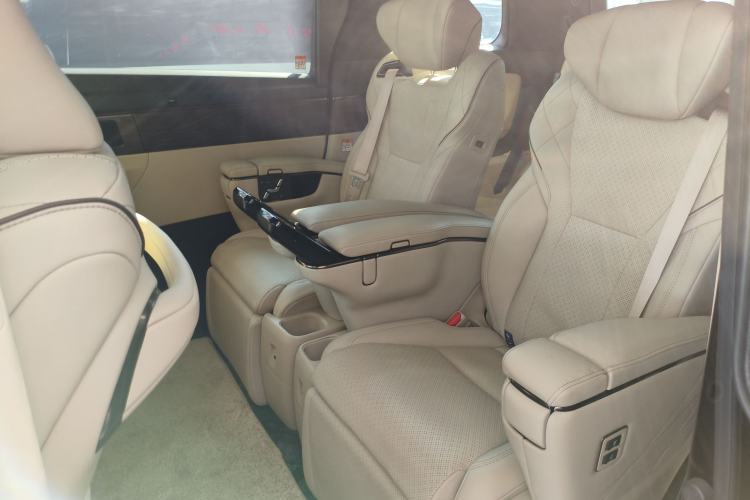 Used Toyota Vellfire 2024 Crown Dual-Engine 2.5L Supreme Executive Edition Left Rear Seat