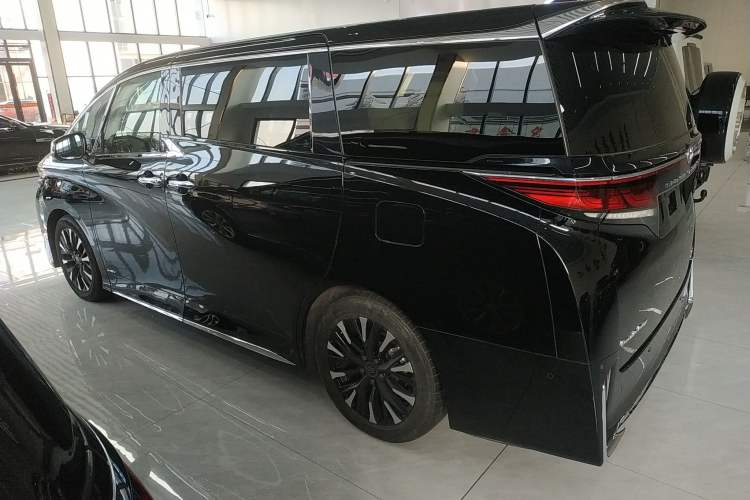 Used Toyota Vellfire 2024 Crown Dual-Engine 2.5L Supreme Executive Edition Left Side
