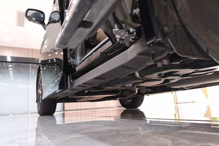 Used Toyota Vellfire 2024 Crown Dual-Engine 2.5L Supreme Executive Edition Left Side Sill