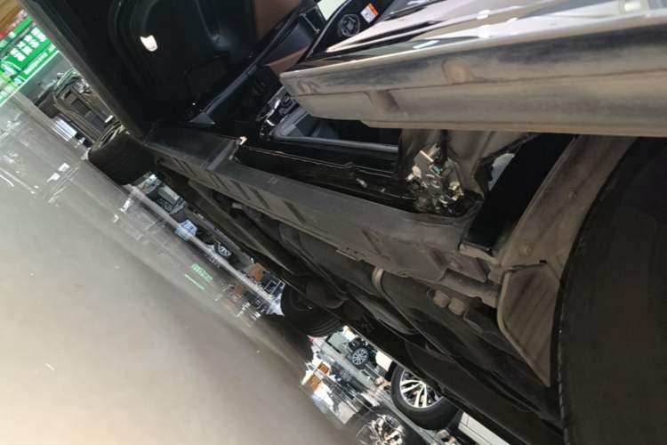 Used Toyota Vellfire 2024 Crown Dual-Engine 2.5L Supreme Executive Edition Left Side Sill