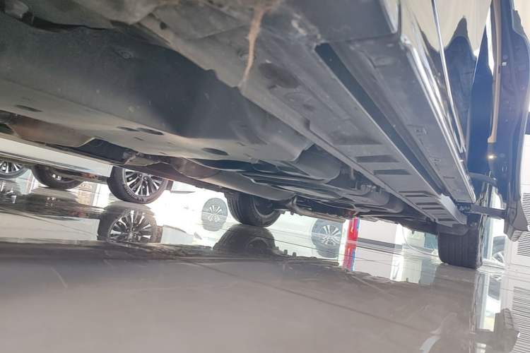 Used Toyota Vellfire 2024 Crown Dual-Engine 2.5L Supreme Executive Edition Left Side Sill