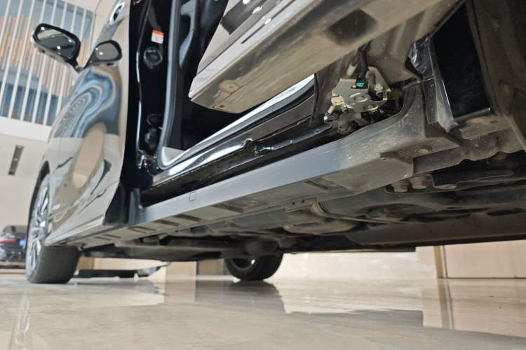 Used Toyota Vellfire 2024 Crown Dual-Engine 2.5L Ultimate Edition Left Side Sill