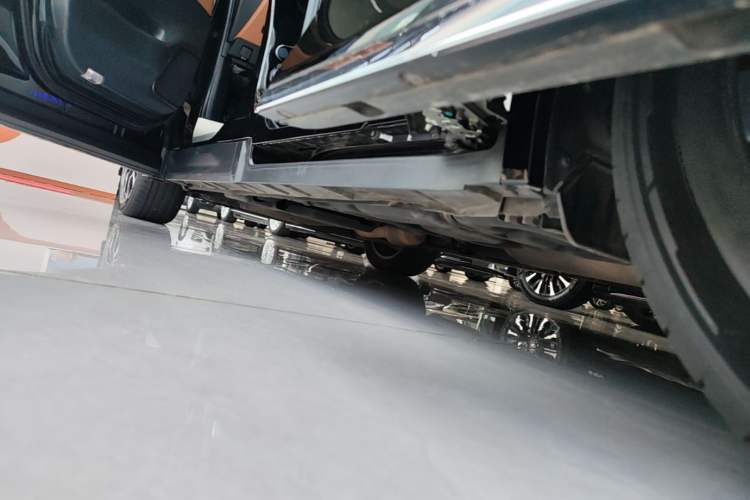 Used Toyota Vellfire 2024 Crown Dual-Engine 2.5L Ultimate Edition Left Side Sill