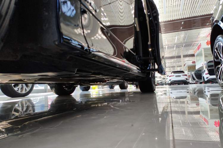 Used Toyota Vellfire 2024 Crown Dual-Engine 2.5L Supreme Executive Edition Left Side Sill