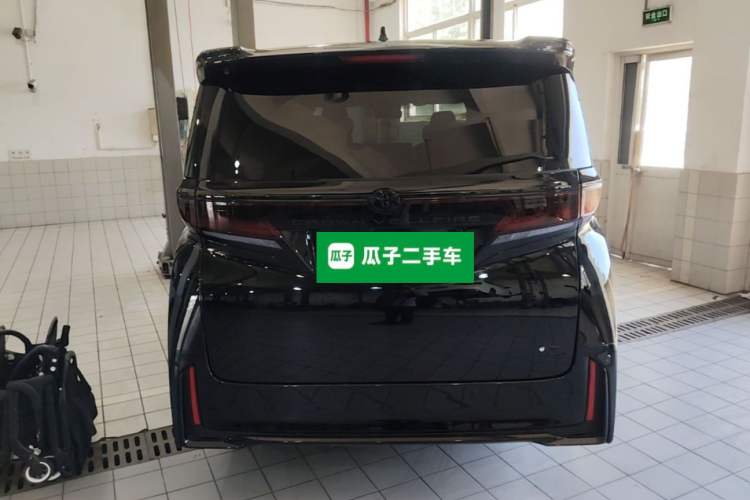 Used Toyota Vellfire 2024 Crown Dual-Engine 2.5L Ultimate Edition Rear