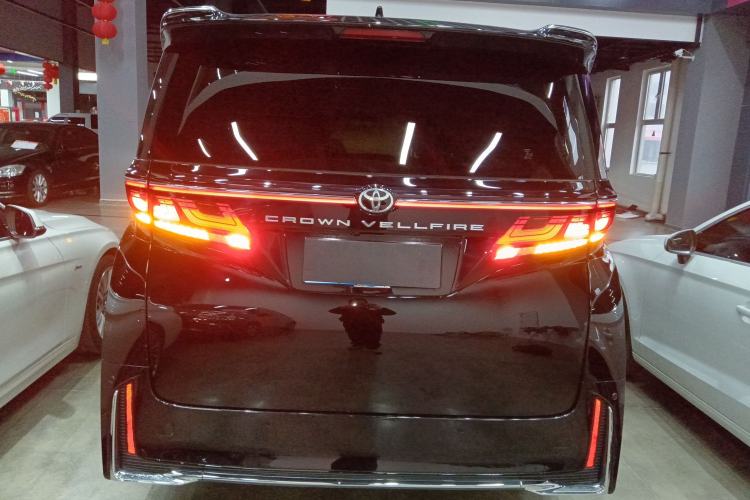 Used Toyota Vellfire 2024 Crown Dual-Engine 2.5L Ultimate Edition Rear