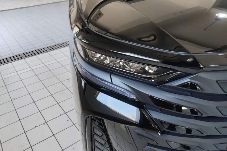 Used Toyota Vellfire 2024 Crown Dual-Engine 2.5L Ultimate Edition Right Front Headlight