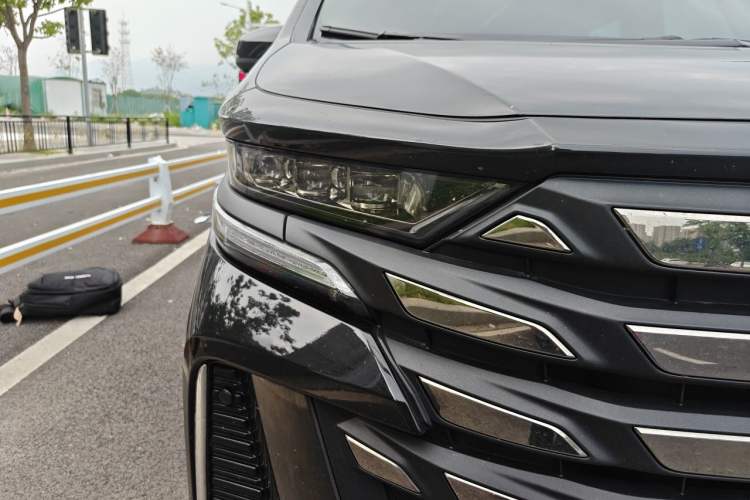 Used Toyota Vellfire 2024 Crown Dual-Engine 2.5L Ultimate Edition Right Front Headlight
