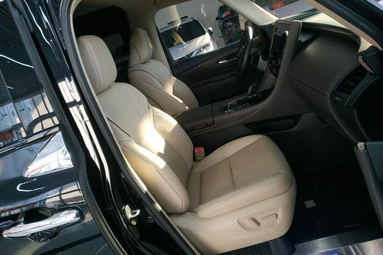 Used Toyota Vellfire 2024 Crown Dual-Engine 2.5L Supreme Executive Edition Right Front Seat