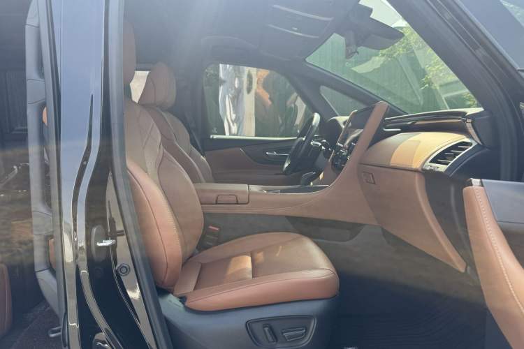 Used Toyota Vellfire 2024 Crown Dual-Engine 2.5L Supreme Executive Edition Right Front Seat
