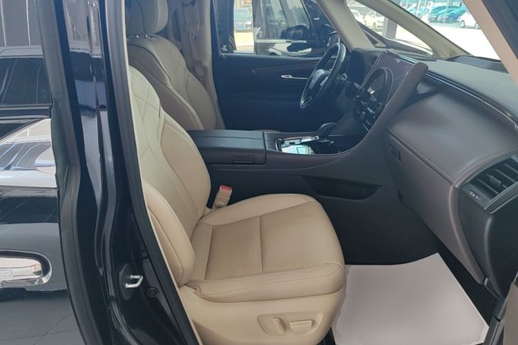 Used Toyota Vellfire 2024 Crown Dual-Engine 2.5L Supreme Executive Edition Right Front Seat